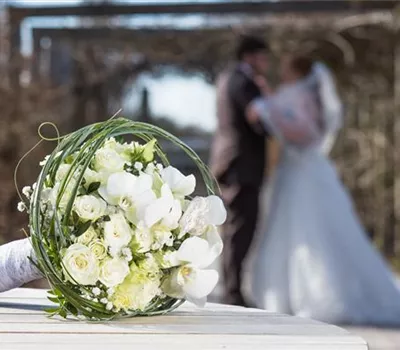 Kleine Blumenmädchen mit einer großen Aufgabe Kleine Blumenmädchen mit einer großen Aufgabe