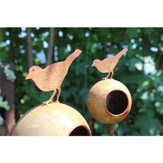 Vogelfutterkugel auf Stab