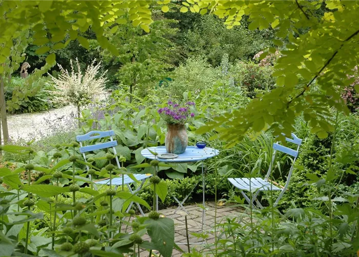 Der Landhausgarten besitzt rustikal-romantischen Charme