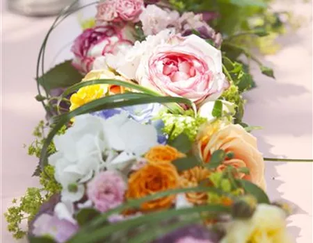 Blumen als ideale Tischdeko für den wichtigsten Tag im Leben