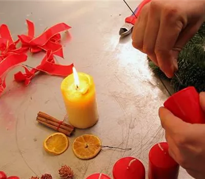 Dekoration - Anfertigen eines Weihnachtskranzes Dekoration - Anfertigen eines Weihnachtskranzes